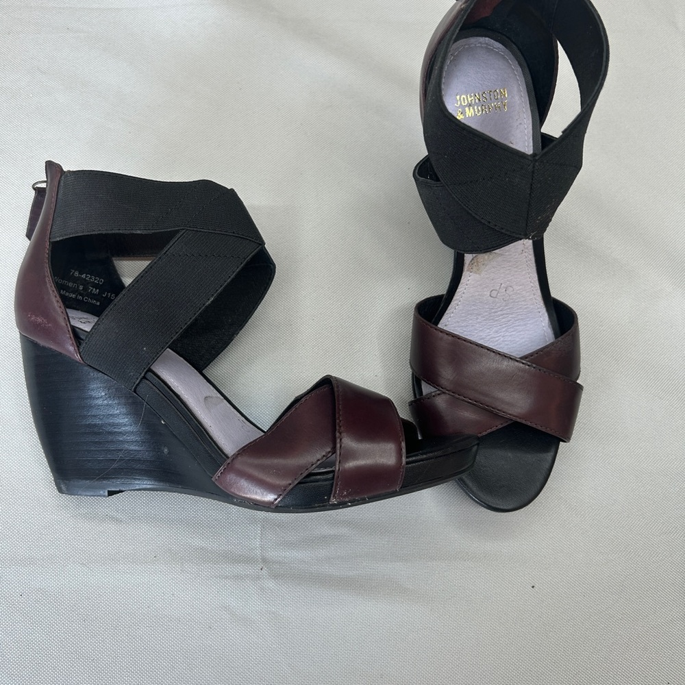 Johnston & Murphy Women's Black and Burgundy Wedges